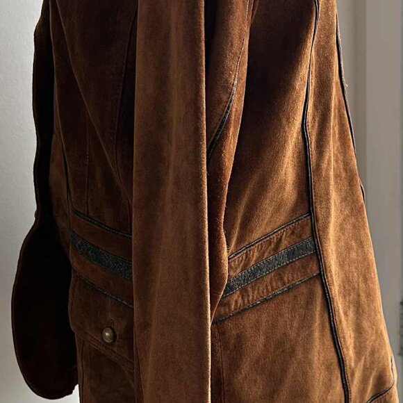 Emotions Collection de Luxe Rich Cognac Suede Jacket with Contrast Piping – US L - Picture 6 of 14